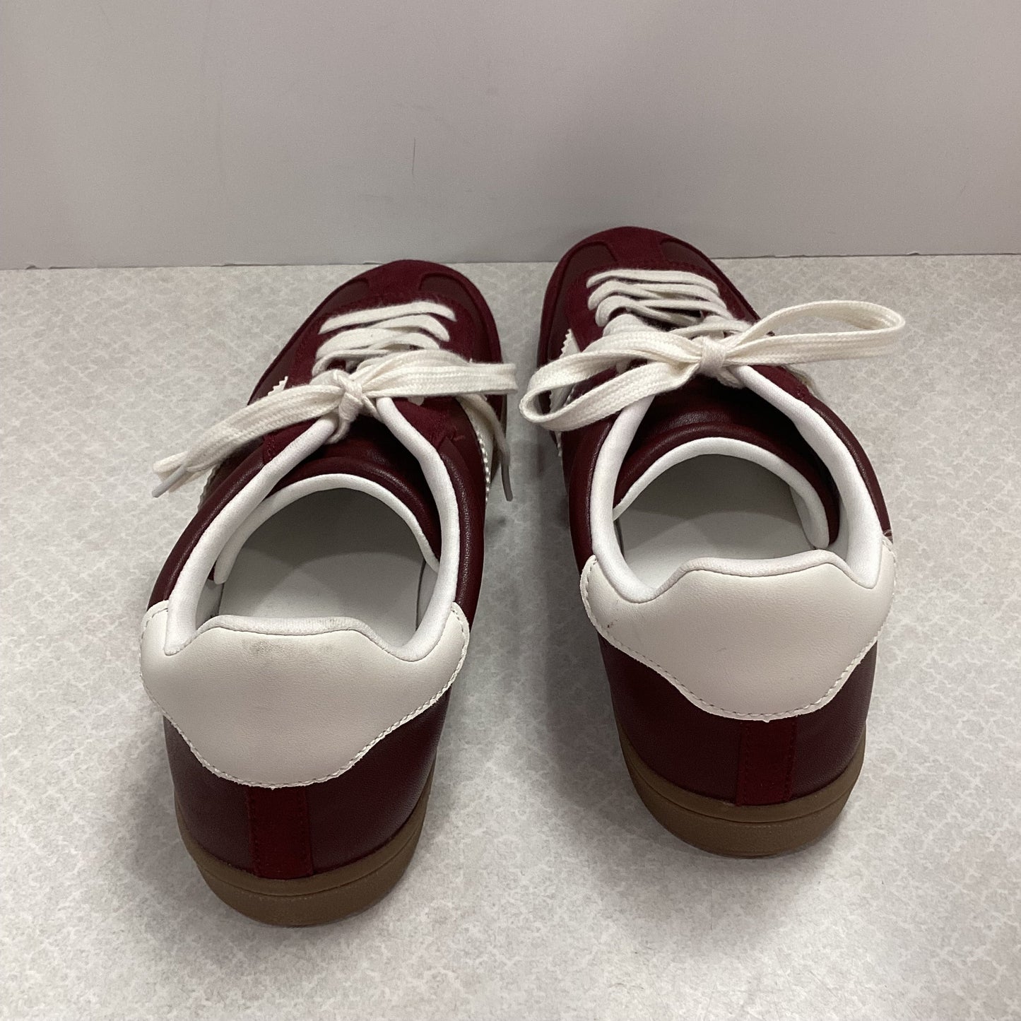 Shoes Sneakers By Universal Thread In Maroon, Size: 10