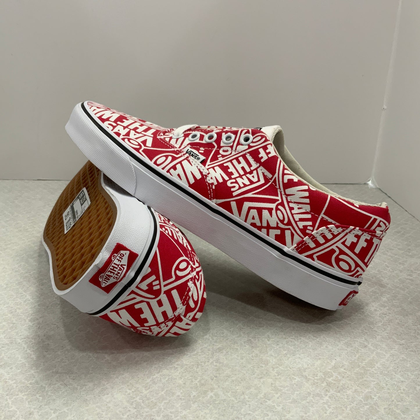 Shoes Sneakers By Vans In Red, Size: 11