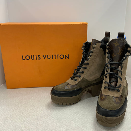 Boots Luxury Designer By Louis Vuitton In Brown & Green, Size: 6.5