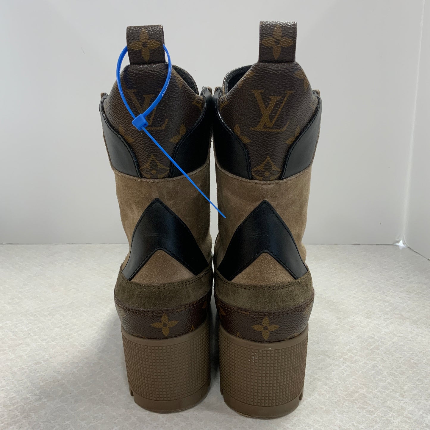 Boots Luxury Designer By Louis Vuitton In Brown & Green, Size: 6.5