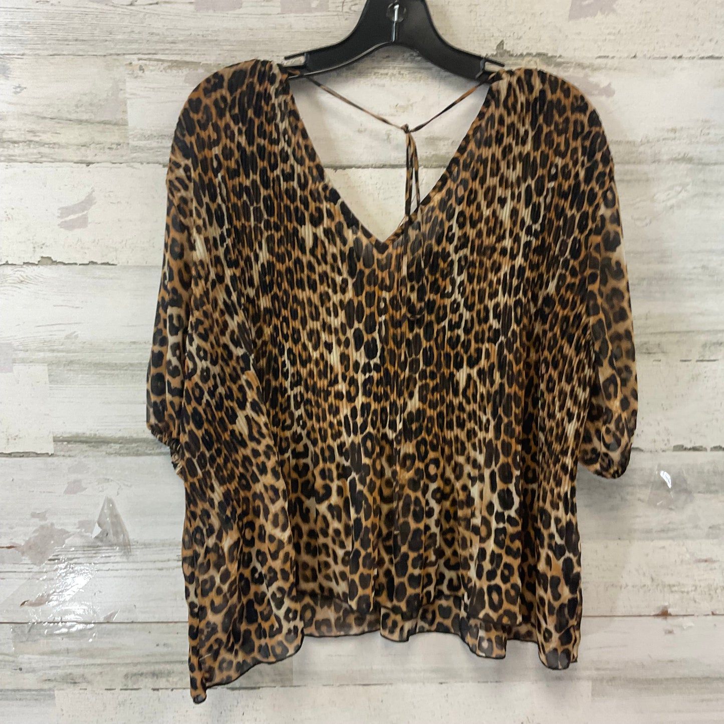 Top Short Sleeve By Express In Animal Print, Size: M