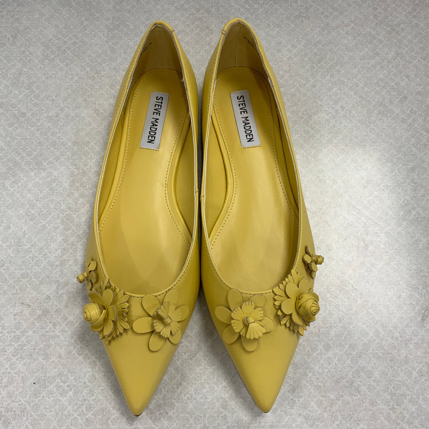 Yellow Shoes Flats Steve Madden, Size 9