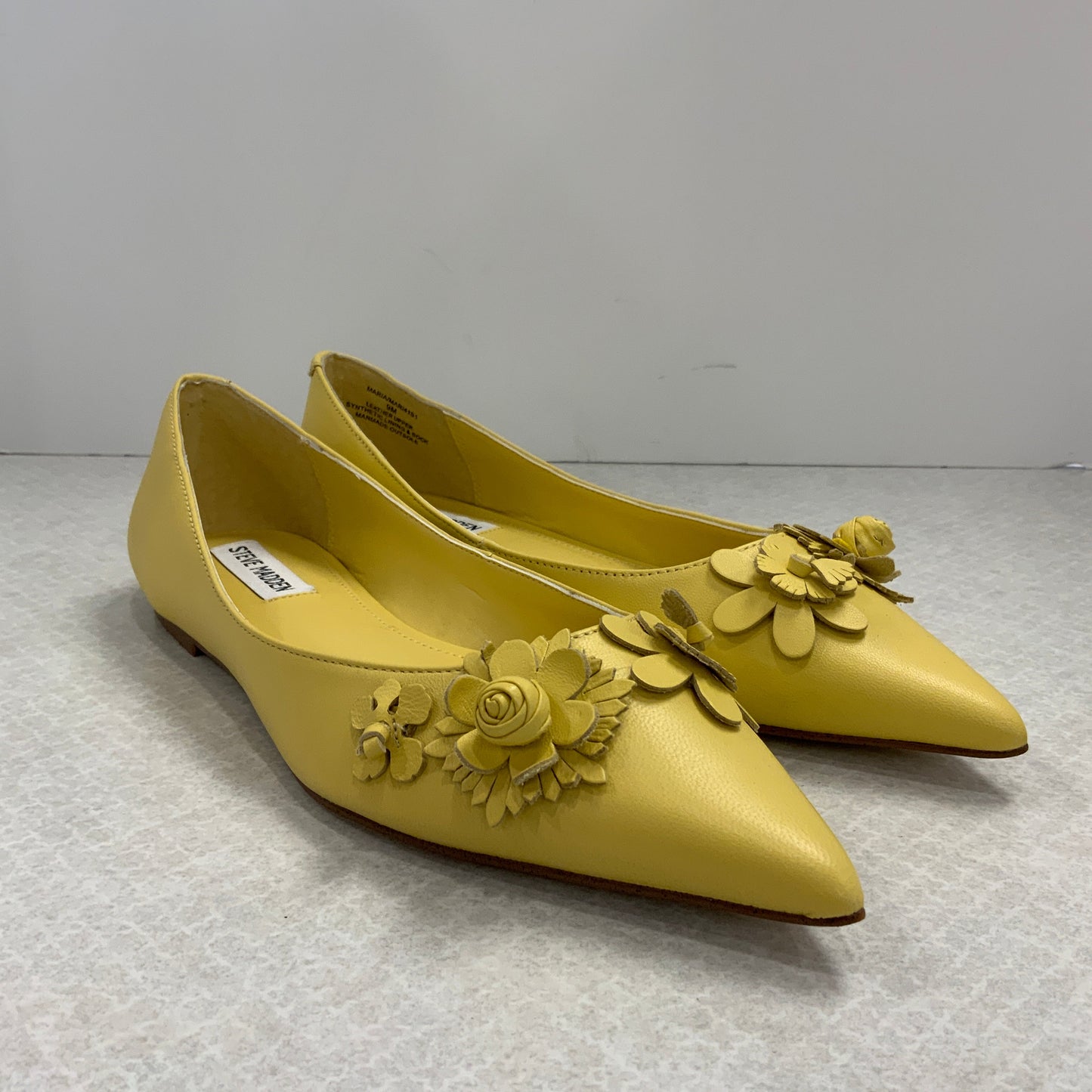 Yellow Shoes Flats Steve Madden, Size 9