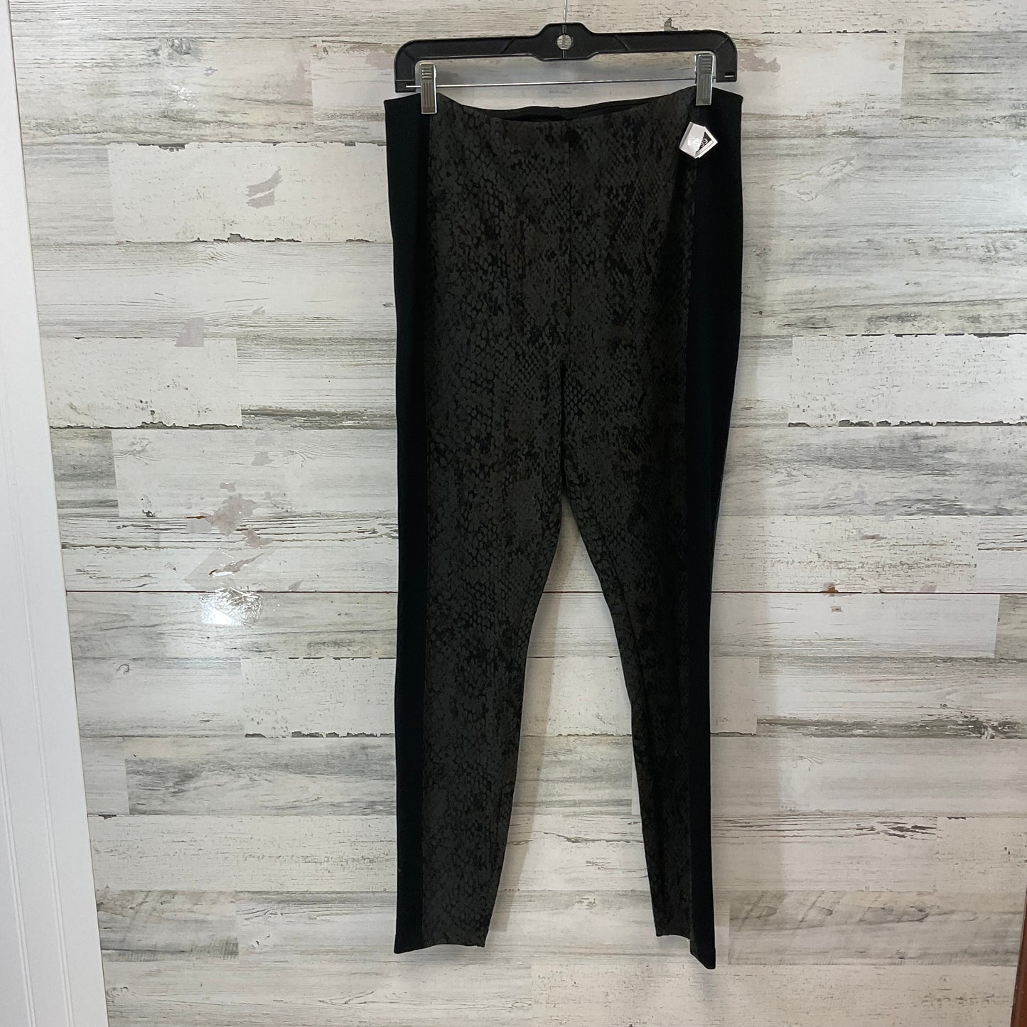 Pants Leggings By Lysse In Black & Green, Size: L