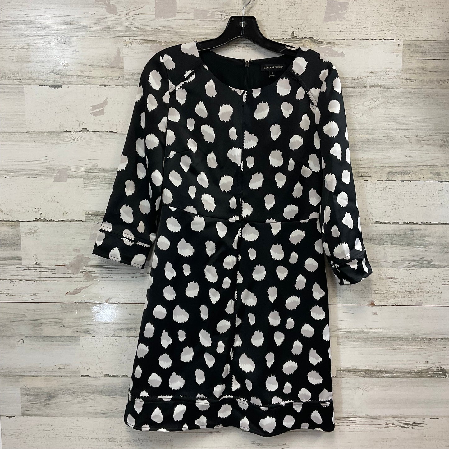 Dress Casual Short By Banana Republic In Black & White, Size: Xs