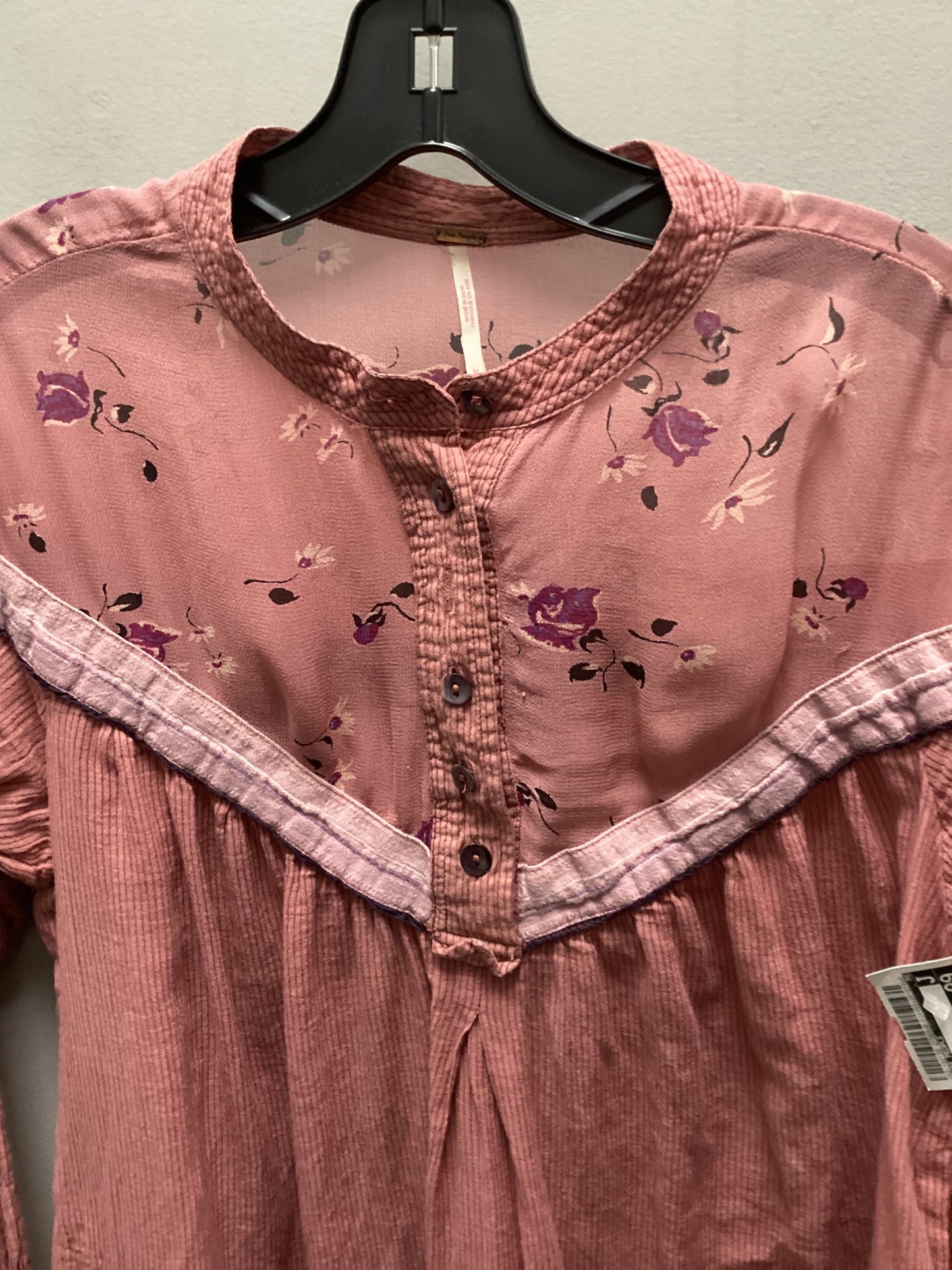 Top Long Sleeve By Free People In Pink, Size: M