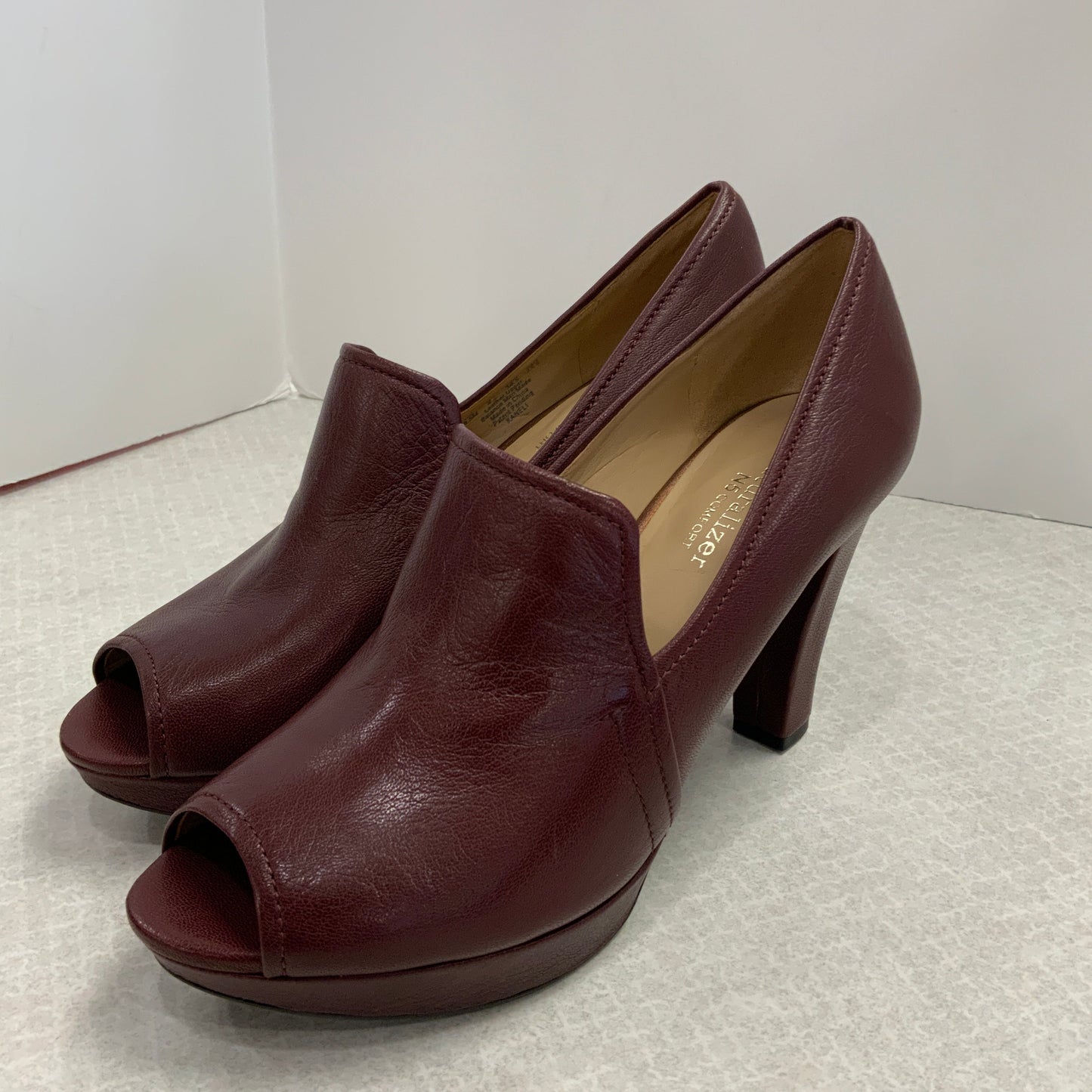 Shoes Heels Block By Naturalizer In Maroon, Size: 8.5