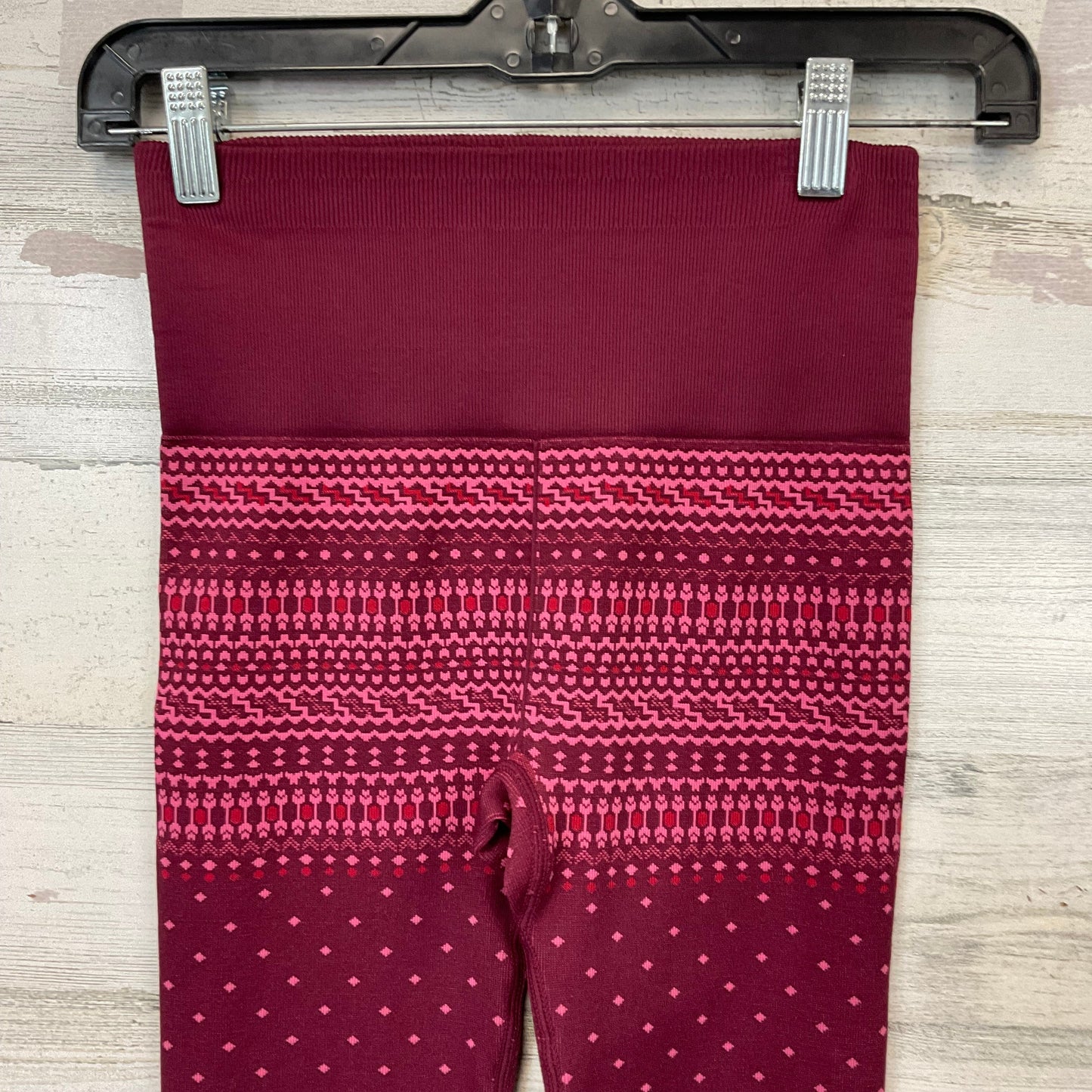 Athletic Leggings By Fabletics In Maroon, Size: Xs