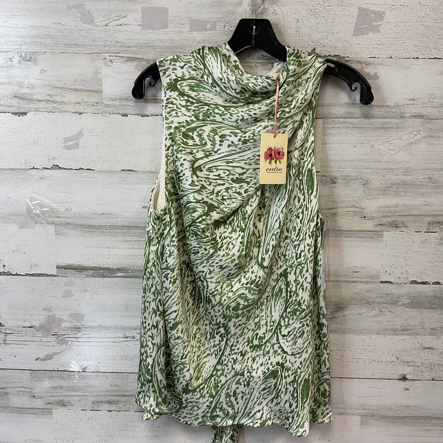 Top Sleeveless By Entro In Green, Size: M