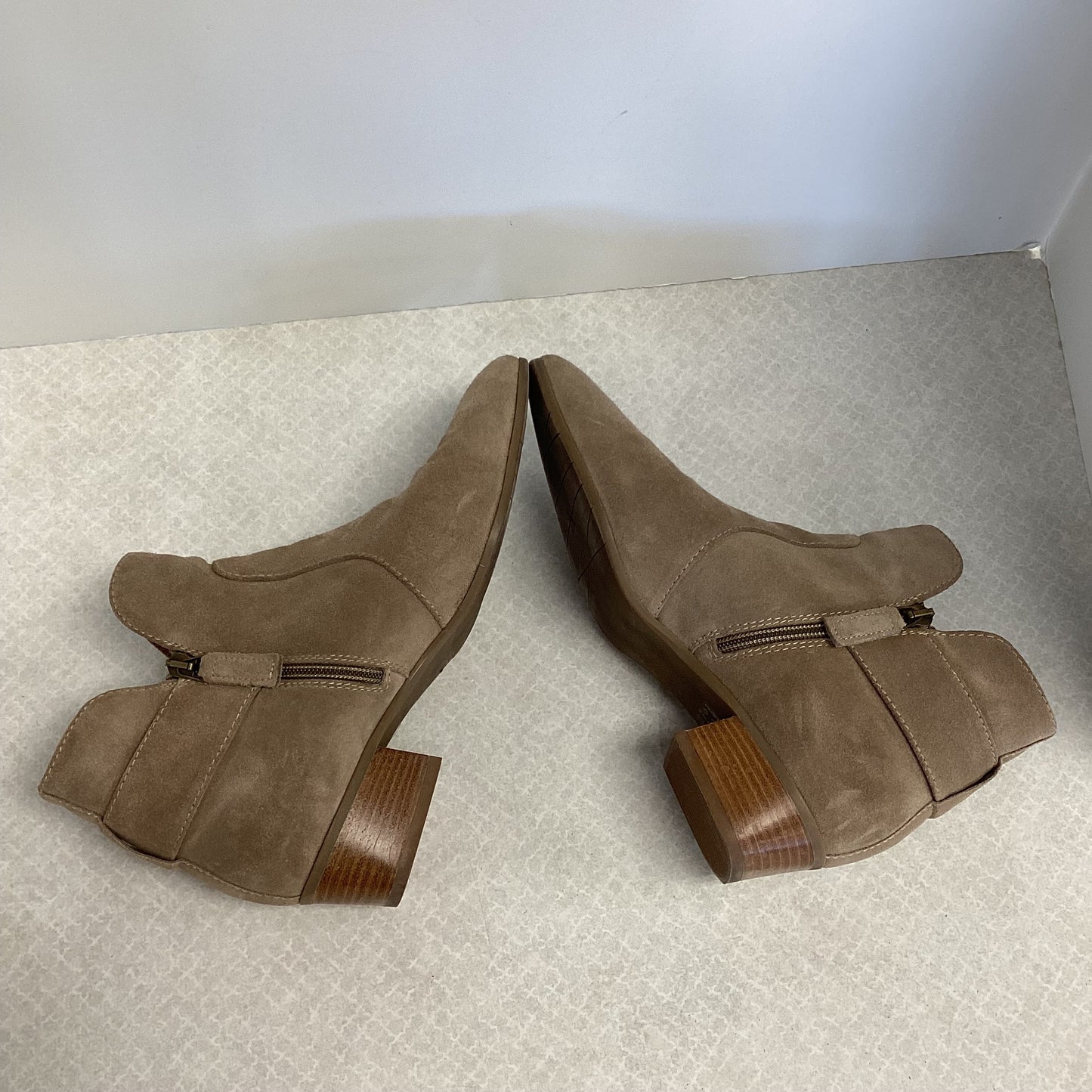 Boots Ankle Flats By Aquatalia In Brown, Size: 8.5