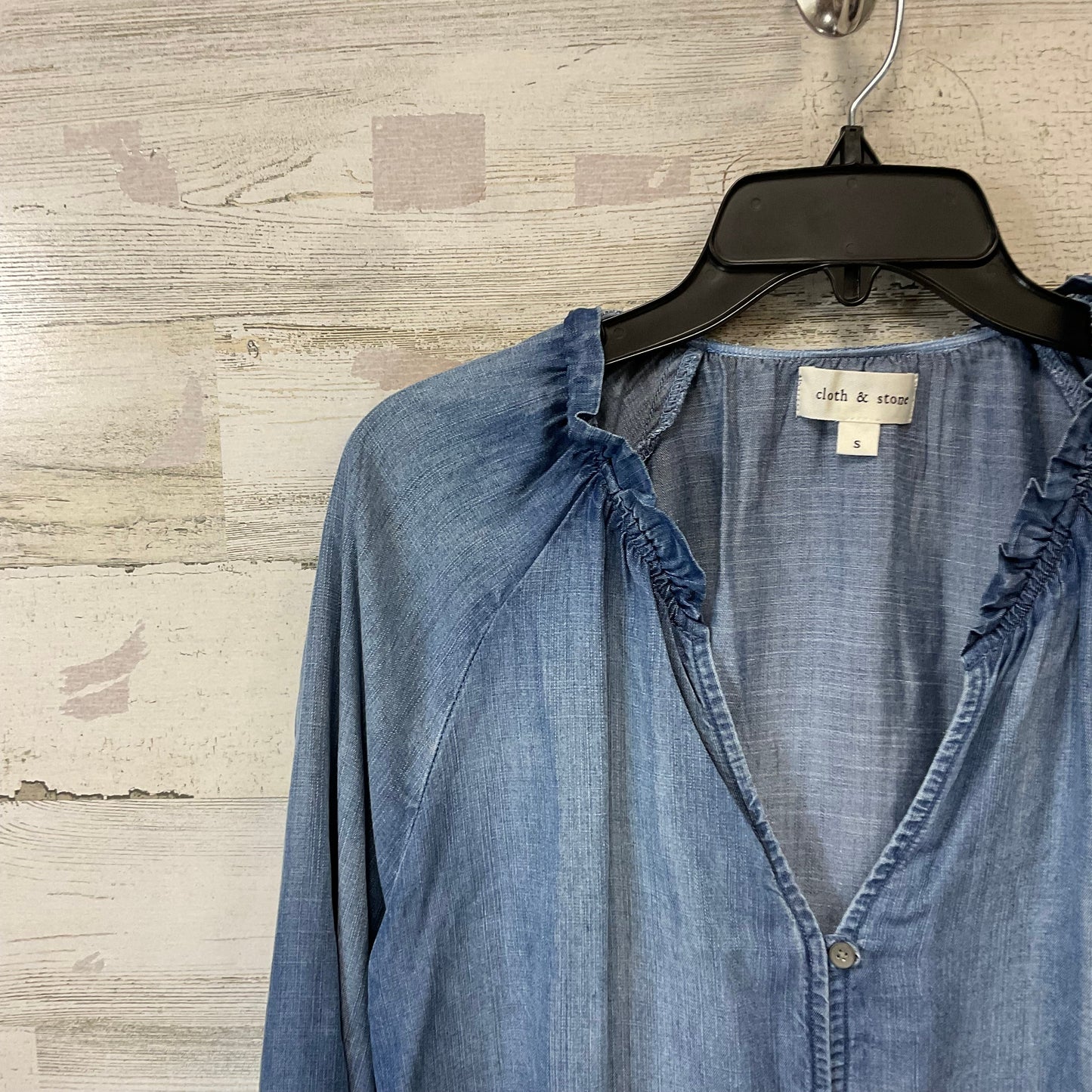 Blouse Long Sleeve By Cloth & Stone In Blue Denim, Size: S