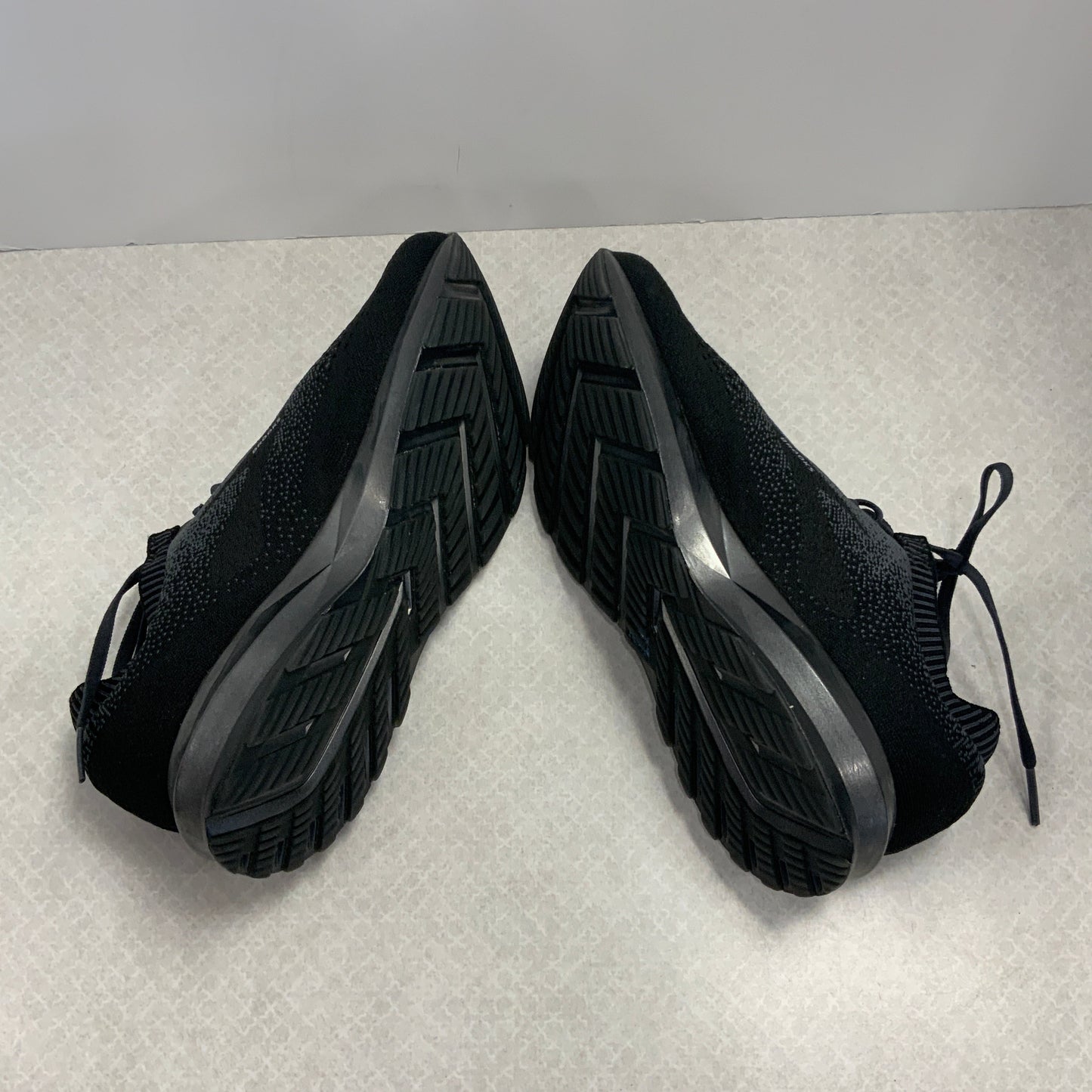 Shoes Athletic By Brooks In Black, Size: 11.5