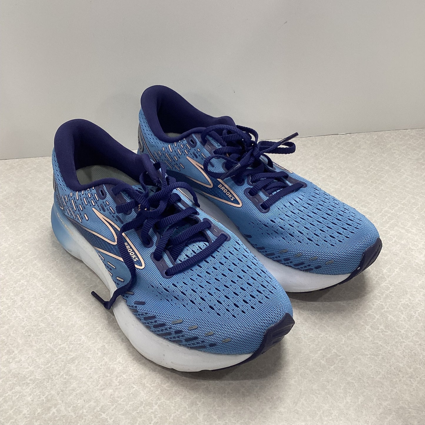 Shoes Athletic By Brooks In Blue, Size: 7.5