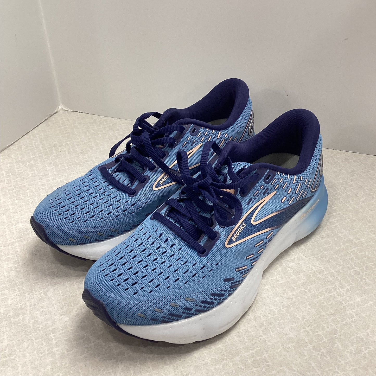 Shoes Athletic By Brooks In Blue, Size: 7.5