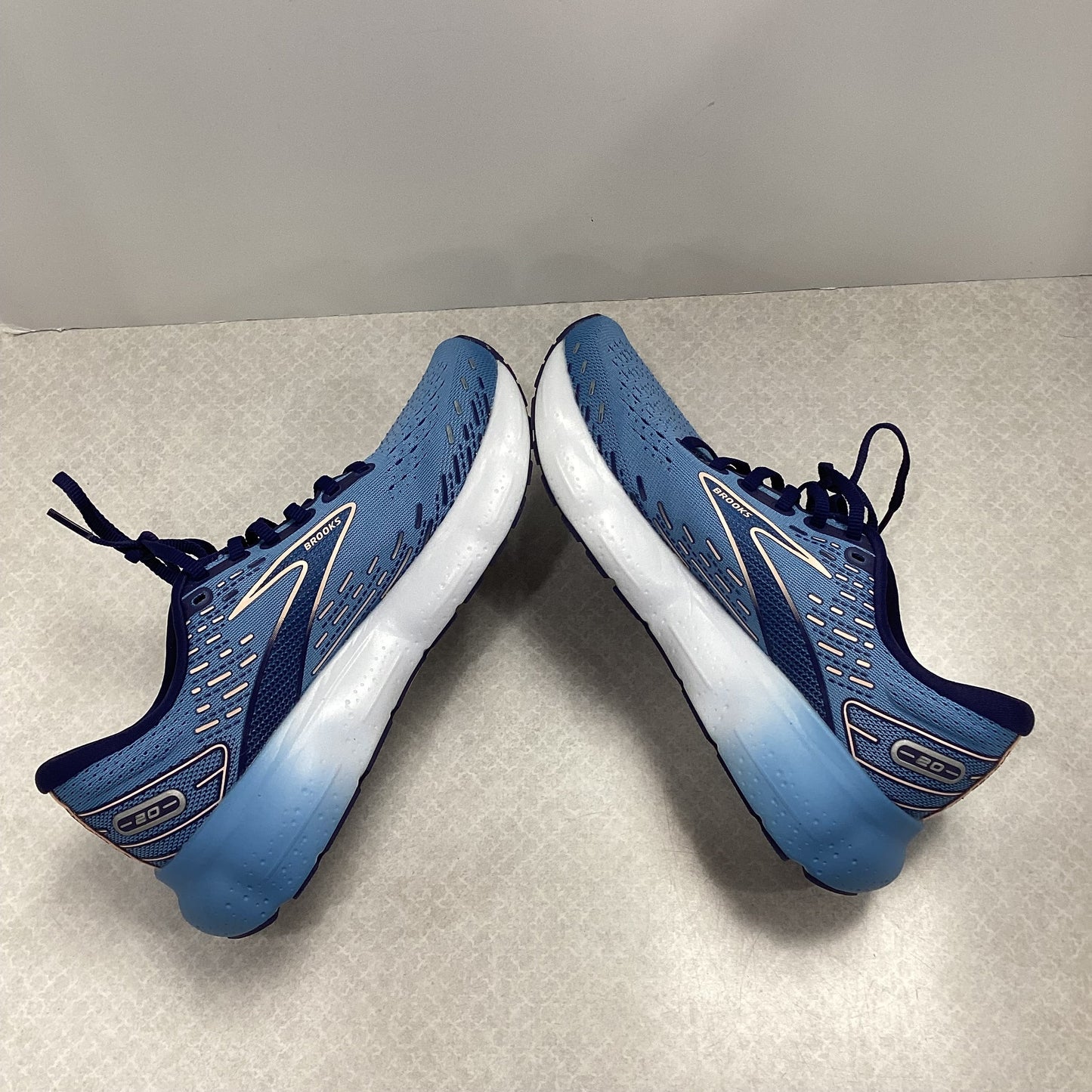 Shoes Athletic By Brooks In Blue, Size: 7.5