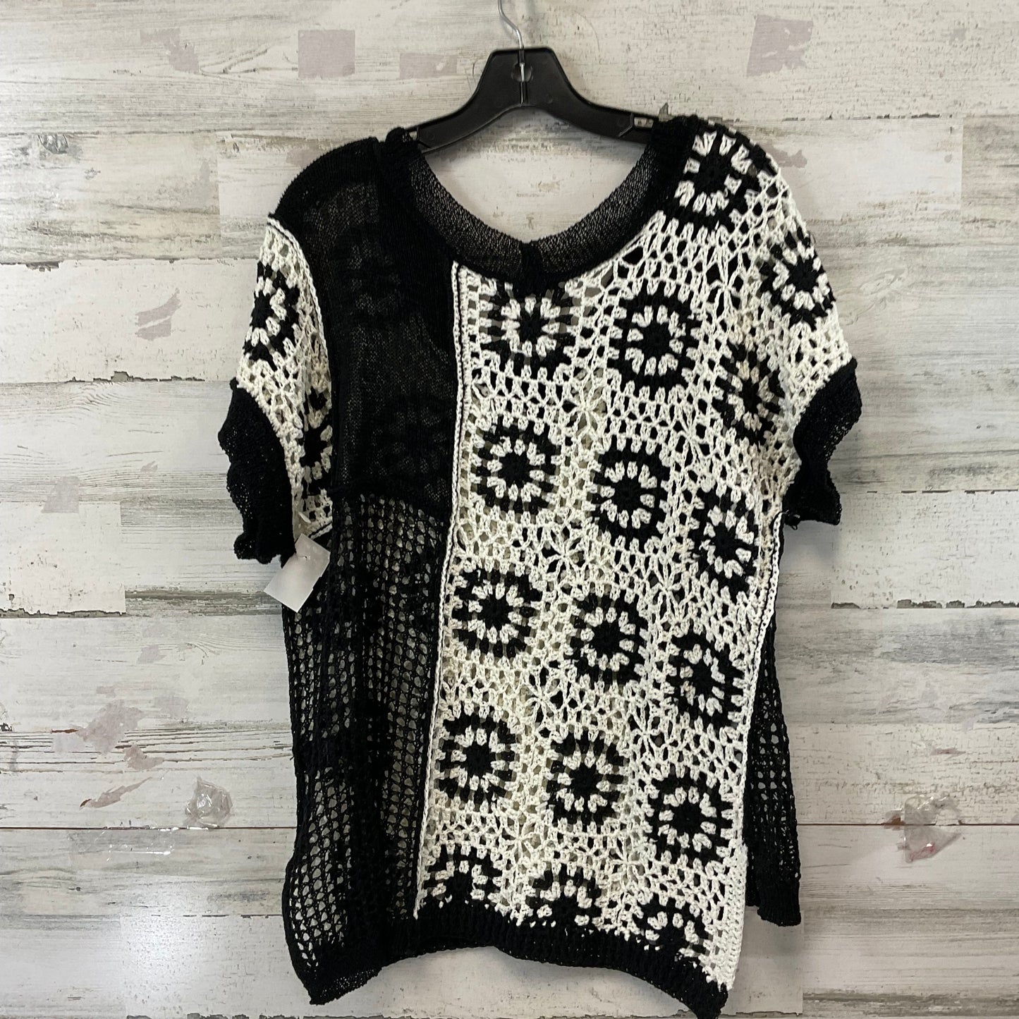 Sweater Short Sleeve By Pol In Black, Size: L