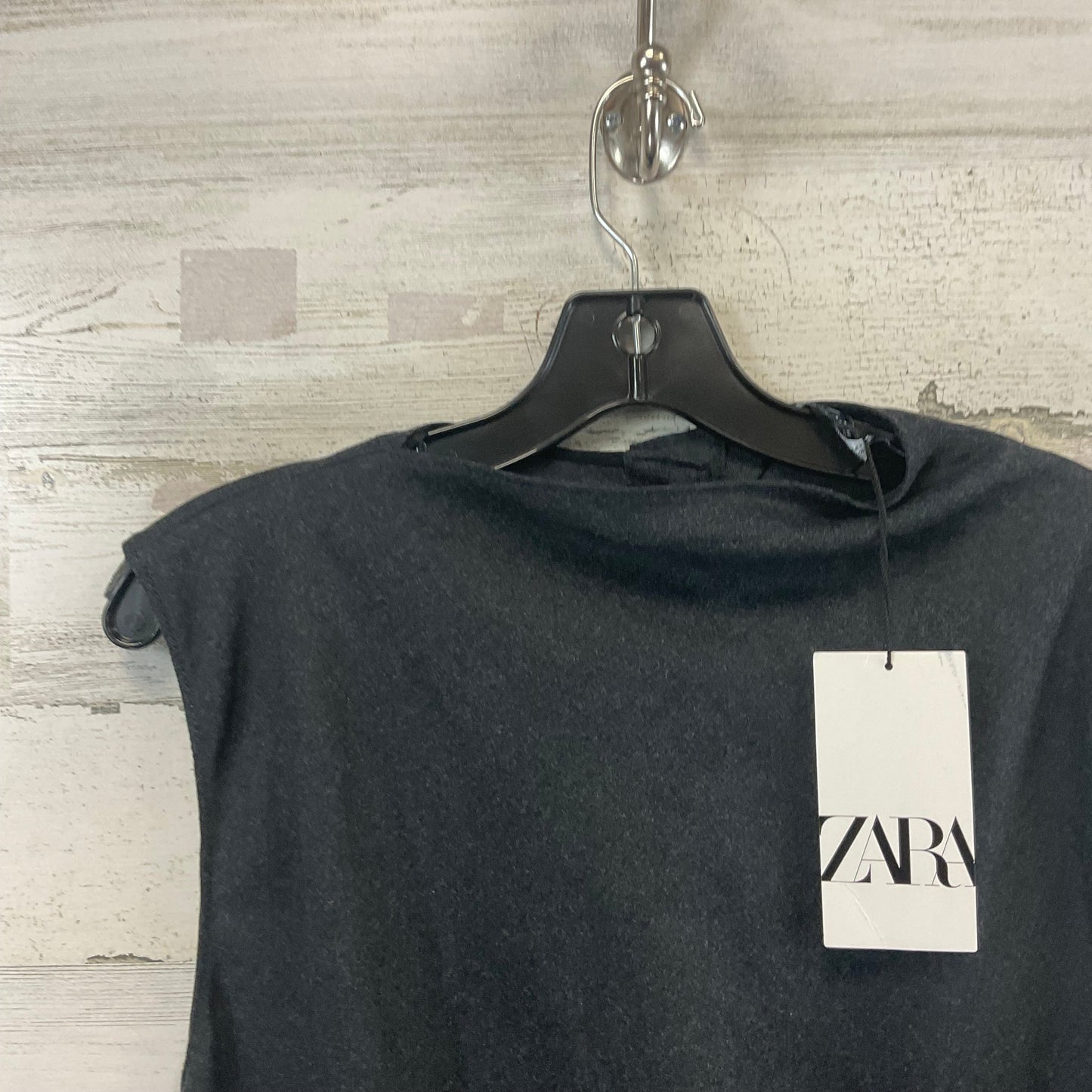 Top Sleeveless By Zara In Grey, Size: L