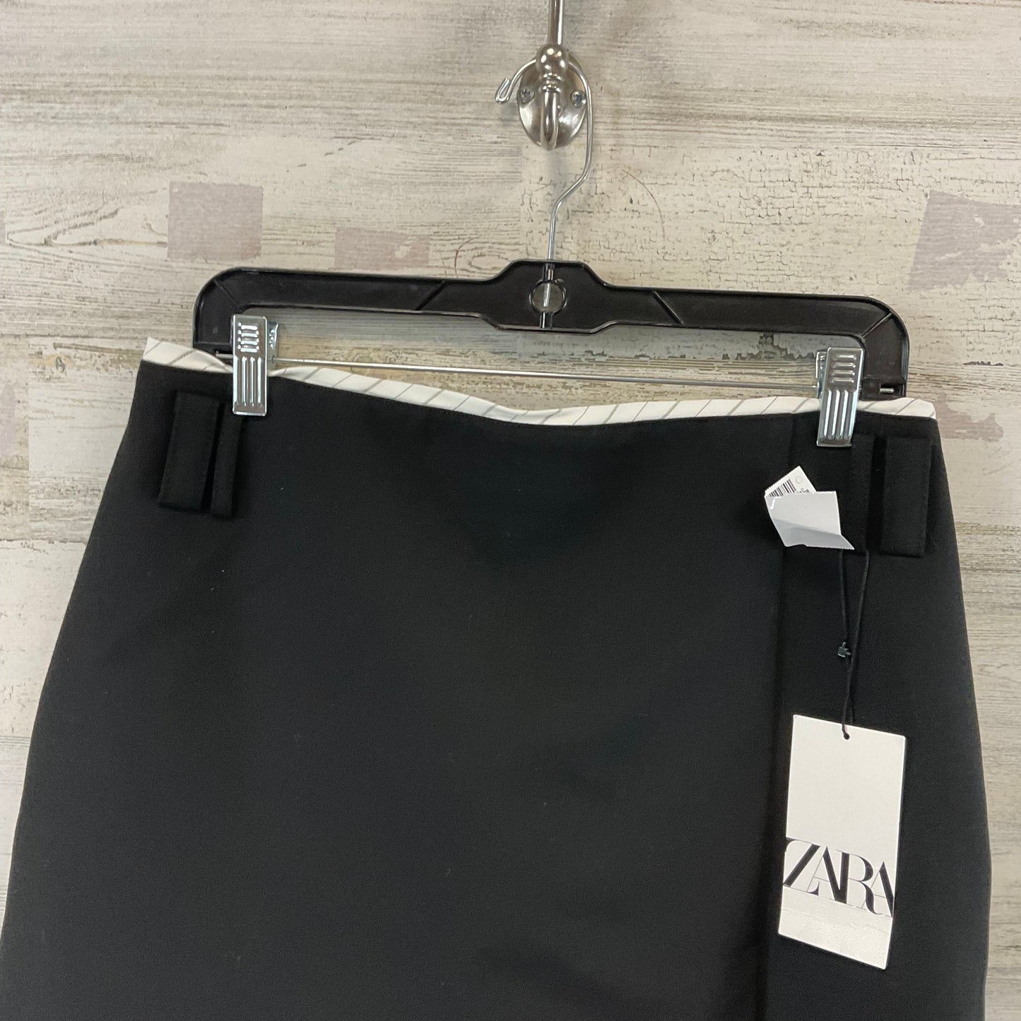 Skirt Mini & Short By Zara In Black, Size: L