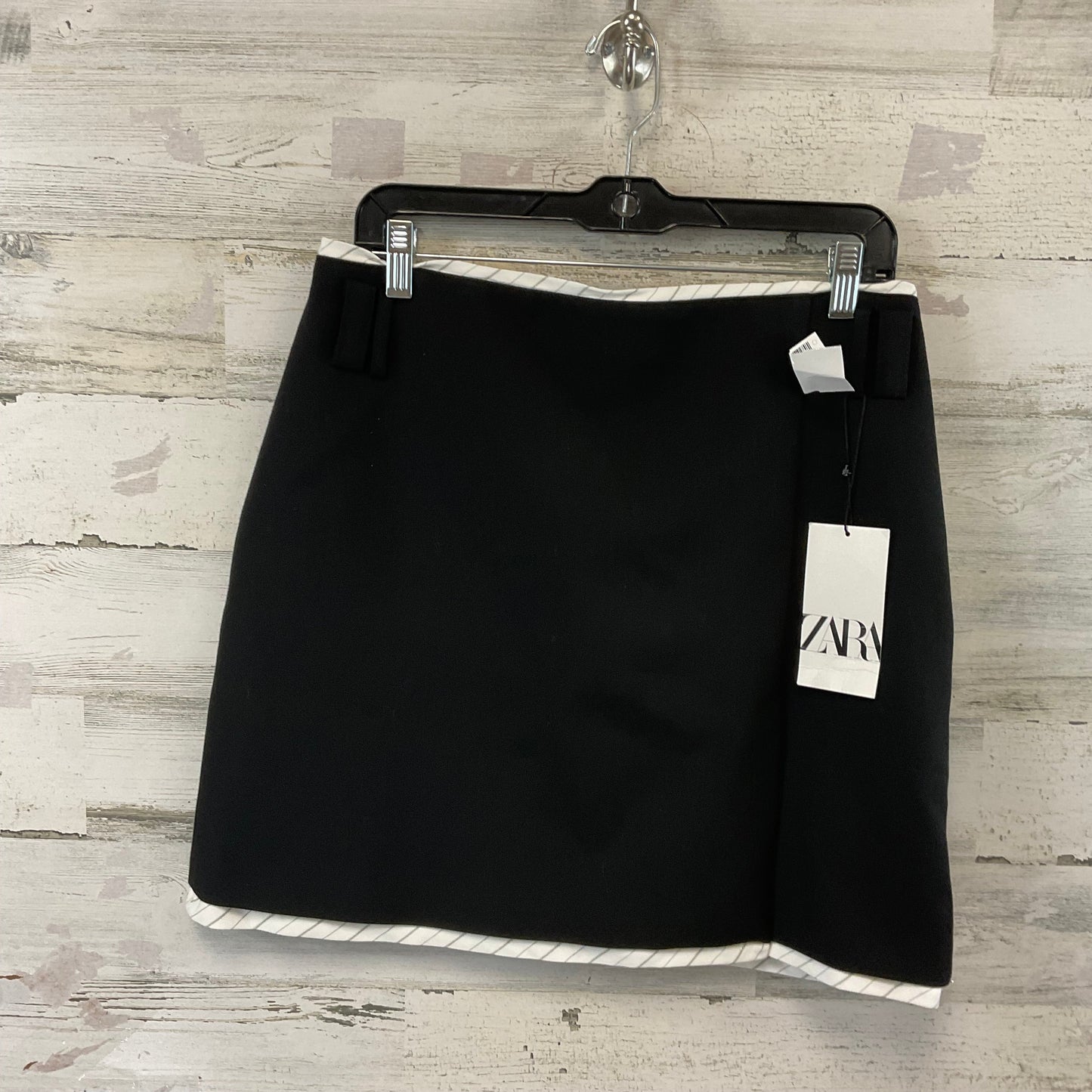 Skirt Mini & Short By Zara In Black, Size: L