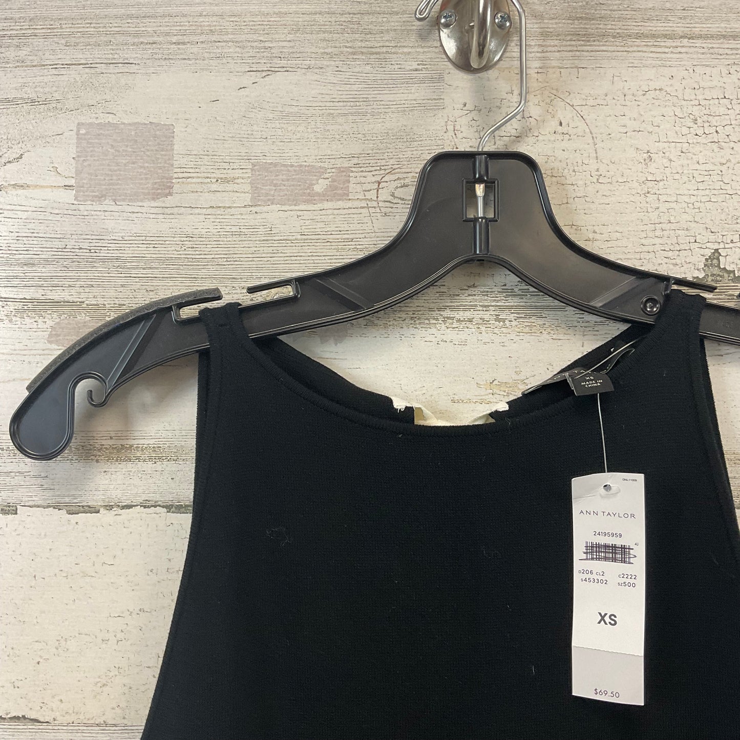 Top Sleeveless By Ann Taylor In Black, Size: Xs