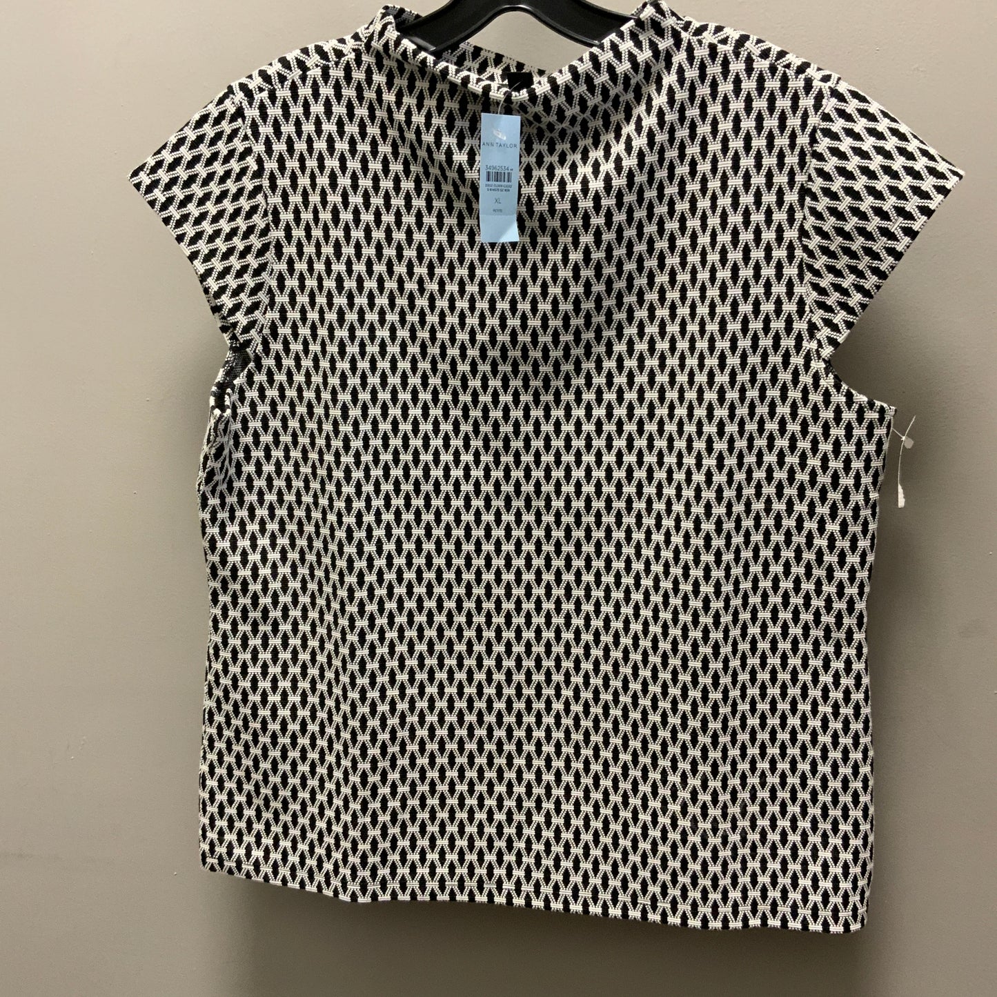 Top Short Sleeve By Ann Taylor In Black & White, Size: Xlp