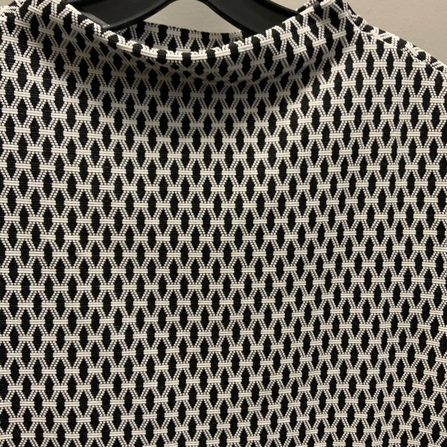 Top Short Sleeve By Ann Taylor In Black & White, Size: Xlp