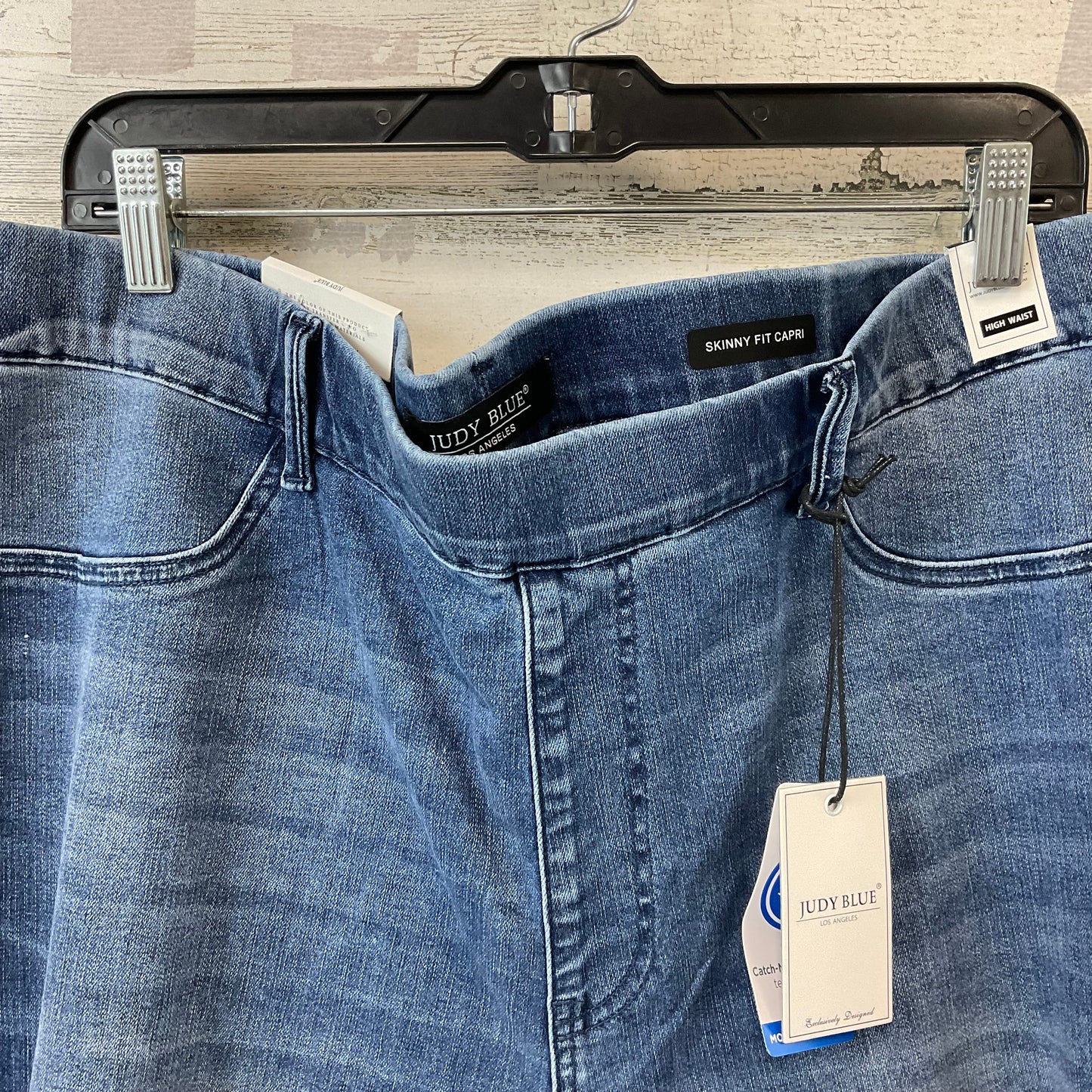 Jeans Cropped By Judy Blue In Blue Denim, Size: 22