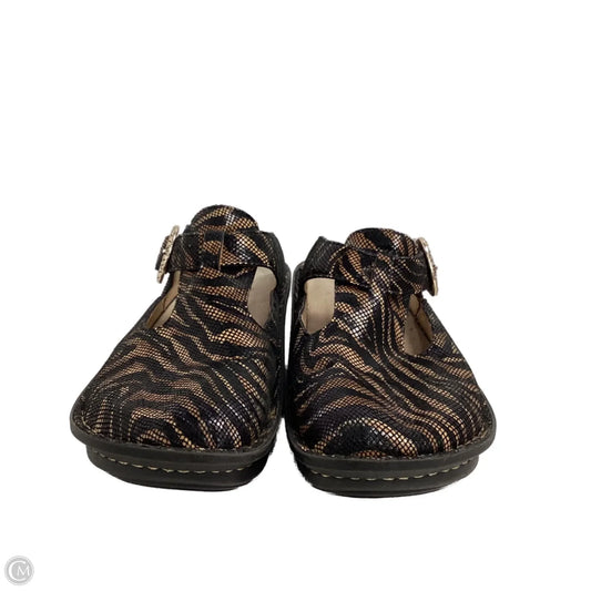 Shoes Flats By Alegria In Animal Print, Size: 5