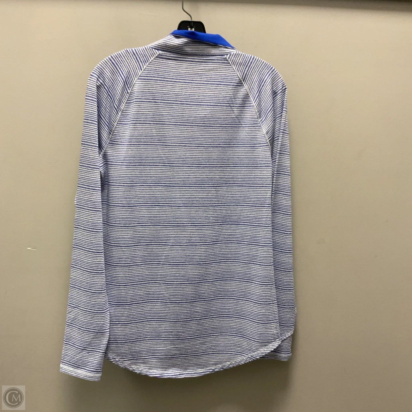 Athletic Top Long Sleeve Collar By Under Armour In Blue, Size: M