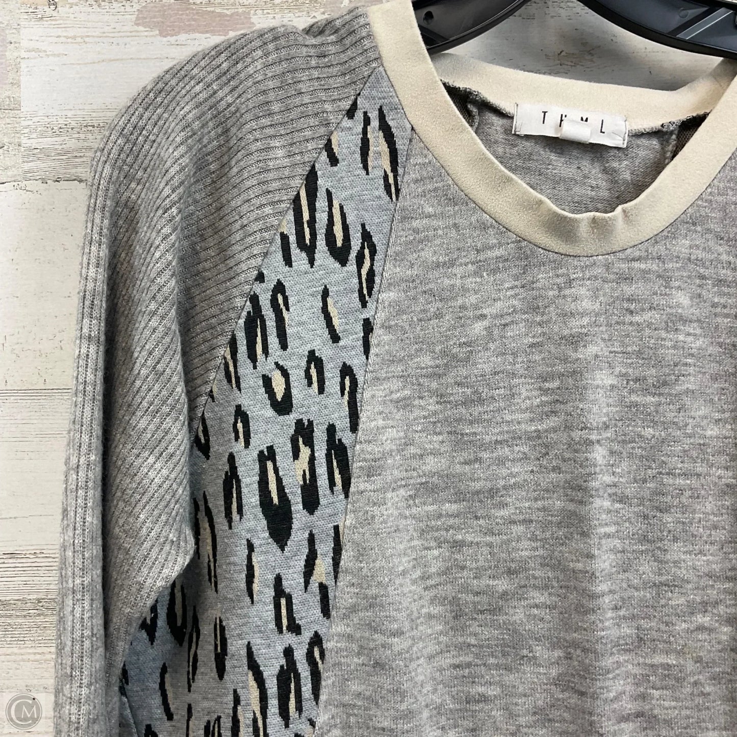 Top Long Sleeve By Thml In Grey, Size: S