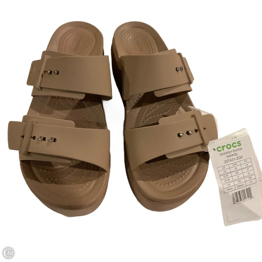 Sandals Heels Platform By Crocs In Brown, Size: 8