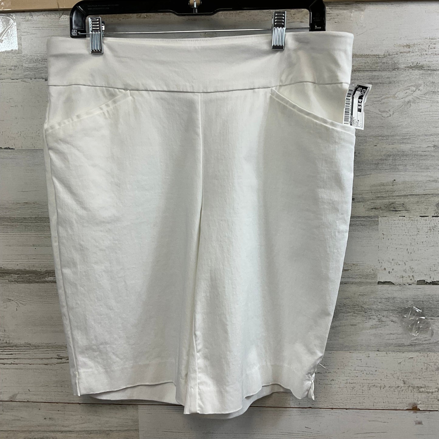 White Shorts Chicos, Size M