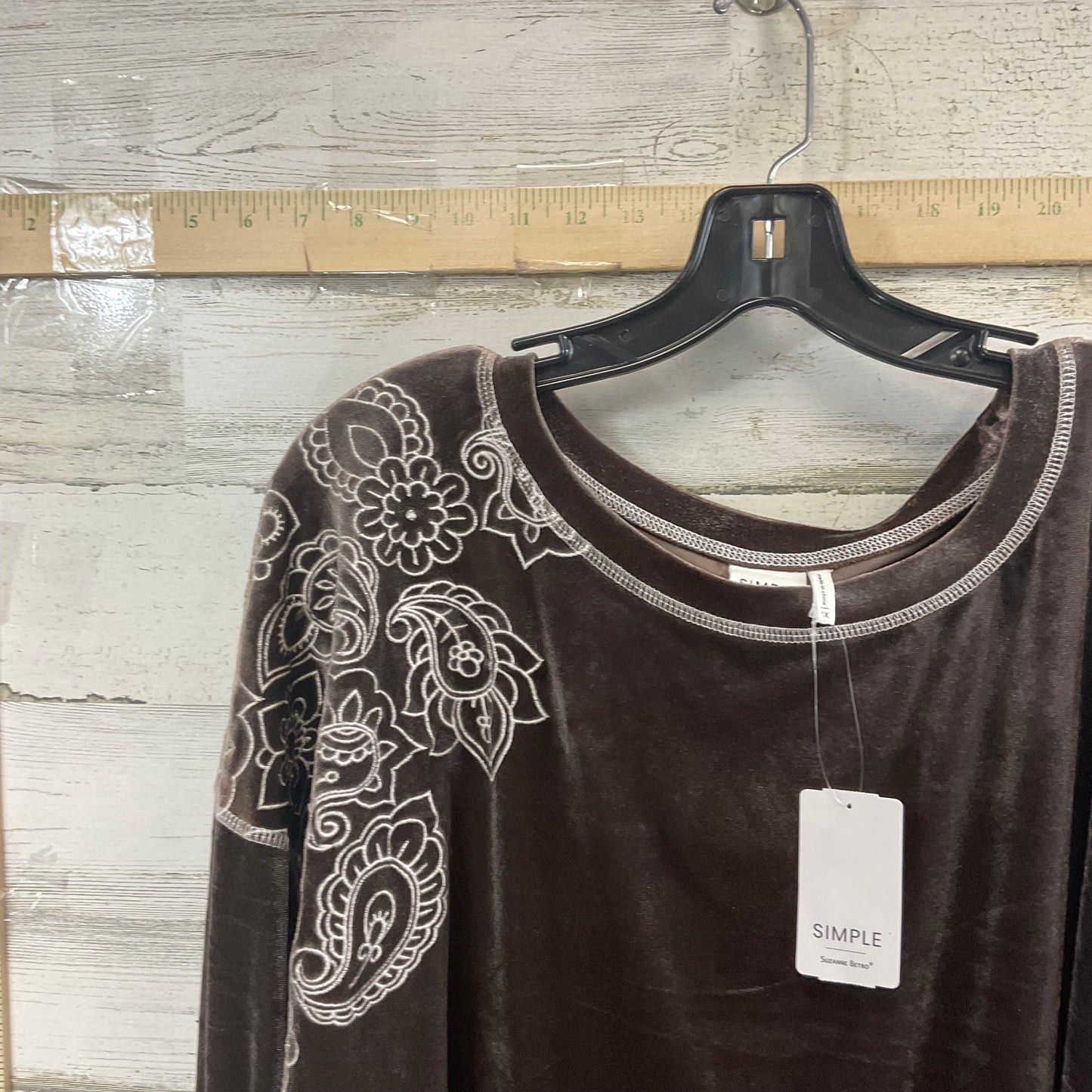 Top Long Sleeve By Simple In Brown