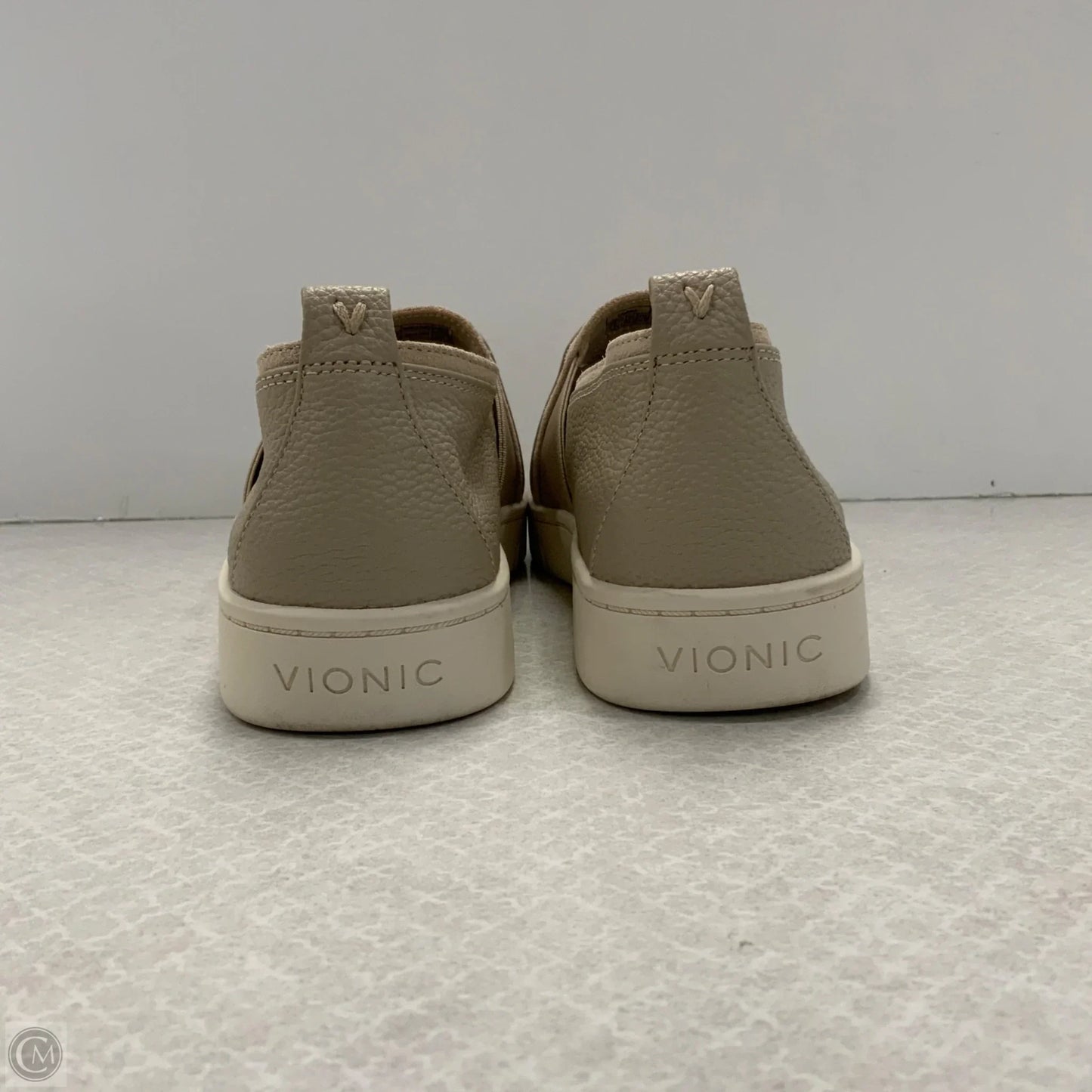 Shoes Flats By Vionic In Grey, Size: 8