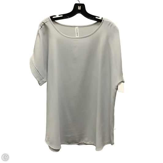 Blouse Short Sleeve By Zenana Outfitters In Grey, Size: Xl