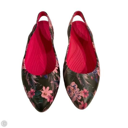 Shoes Flats By Crocs In Black, Size: 9