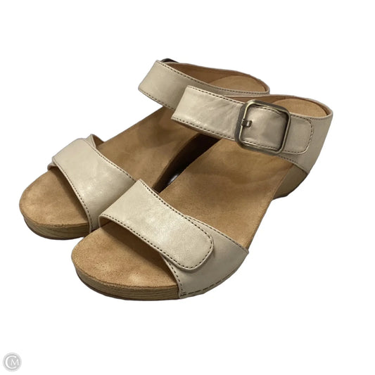 Sandals Heels Block By Dansko In Cream, Size: 9