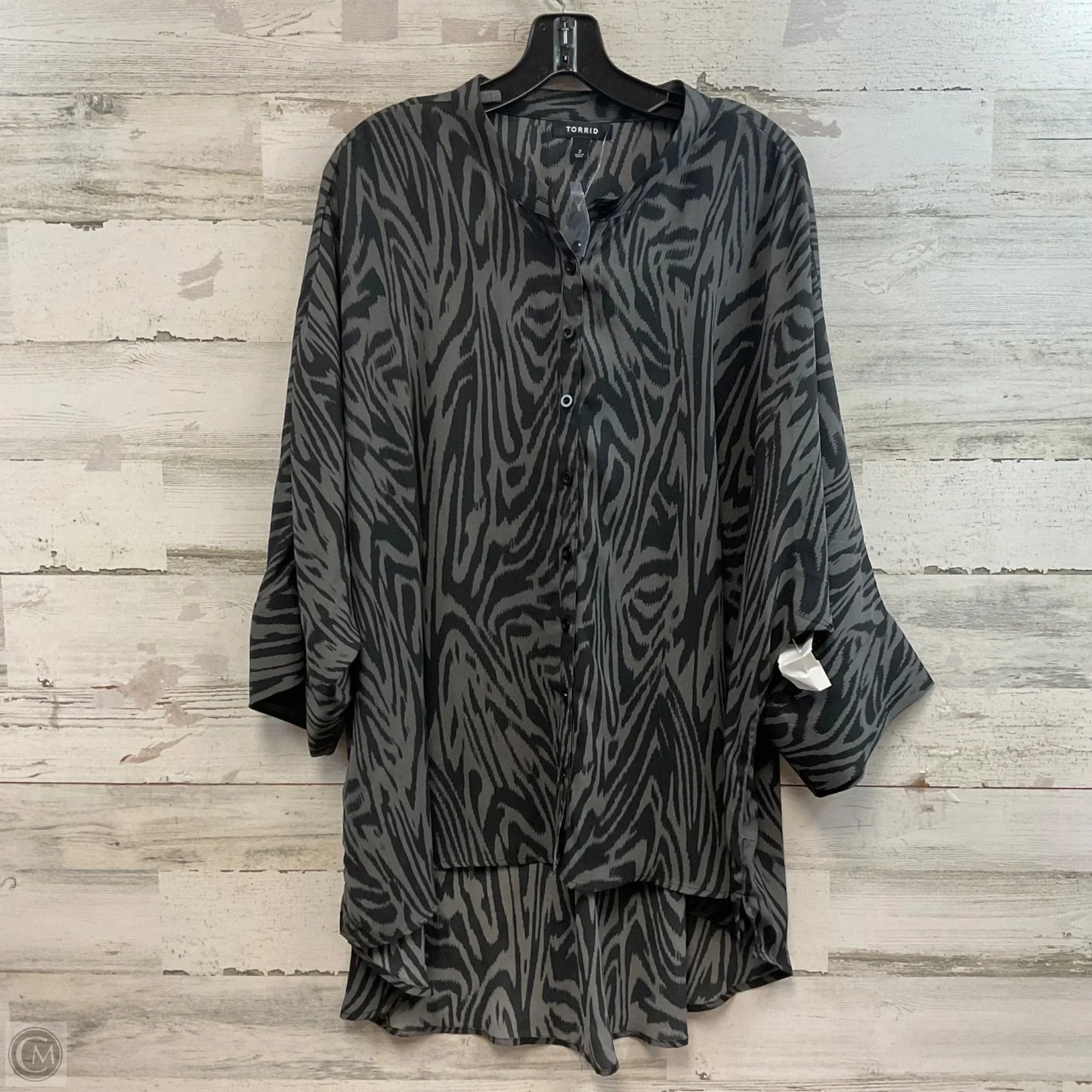 Top Short Sleeve By Torrid In Grey, Size: 2x