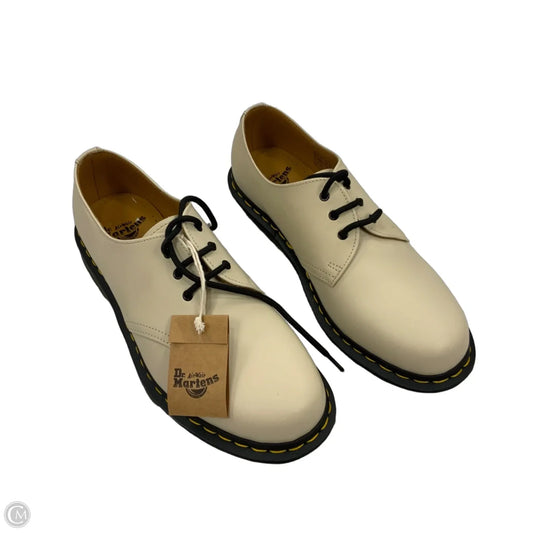 Shoes Flats By Dr Martens In Beige, Size: 10
