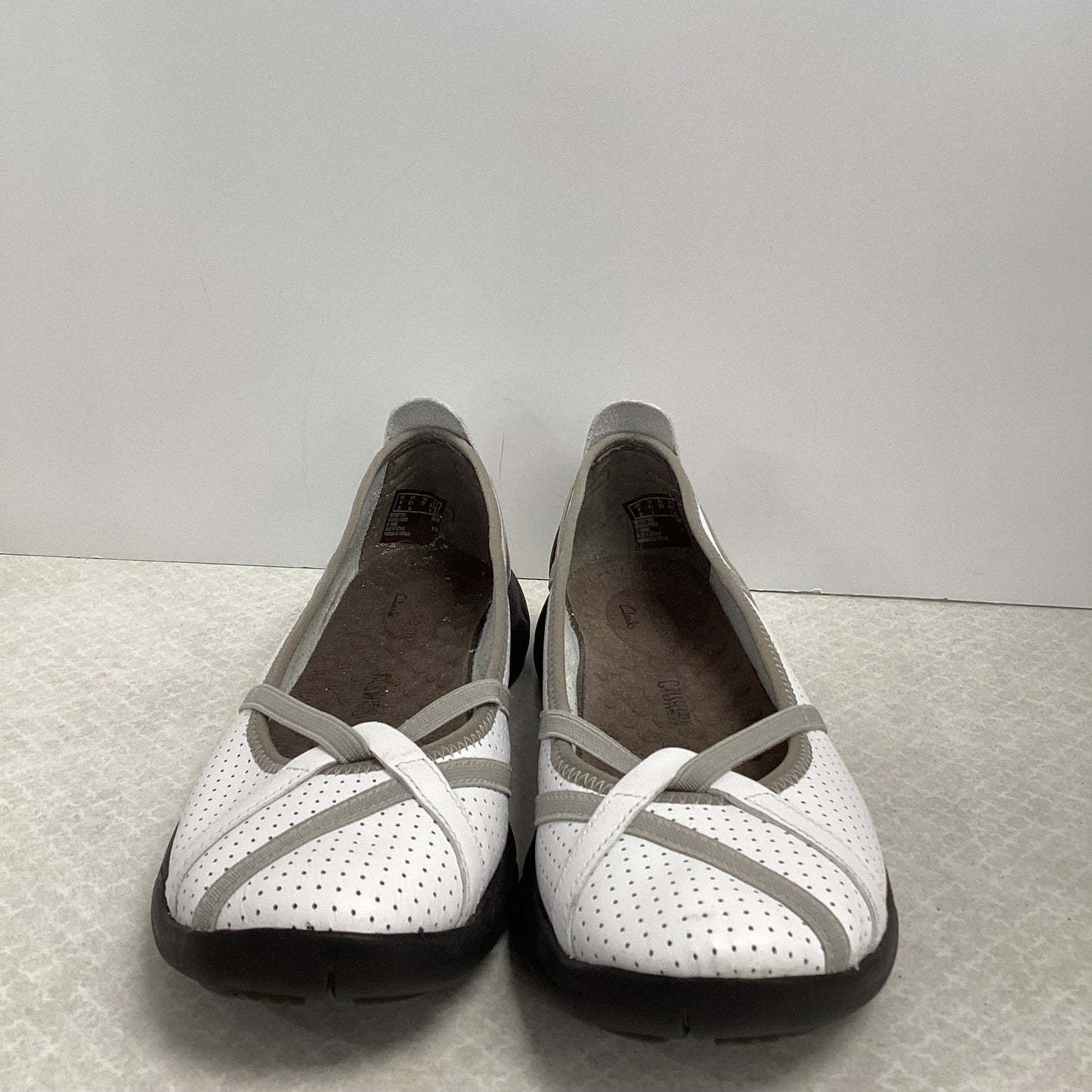 White Shoes Flats Clarks, Size 6.5