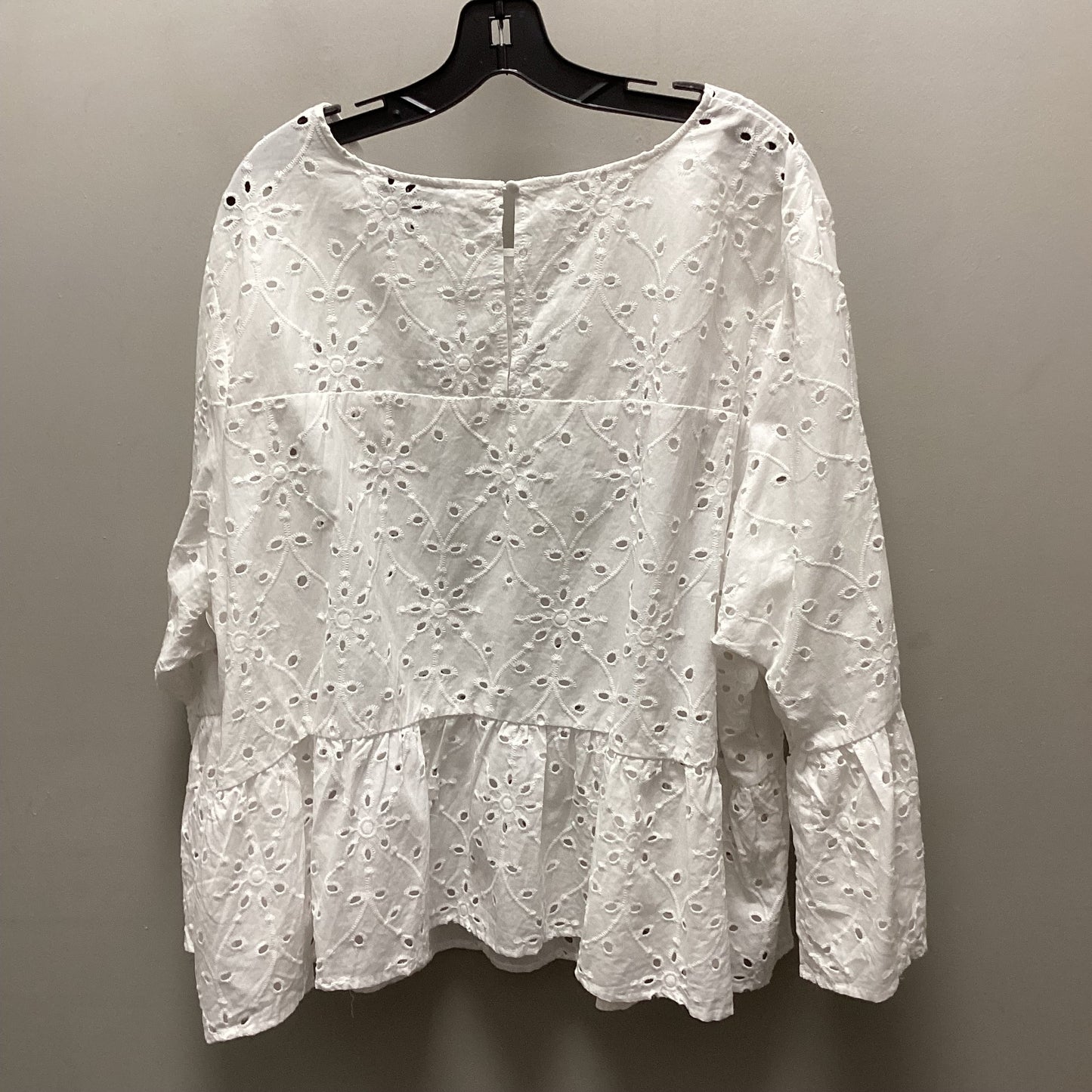 Top Long Sleeve By Eloquii In White, Size: 4x