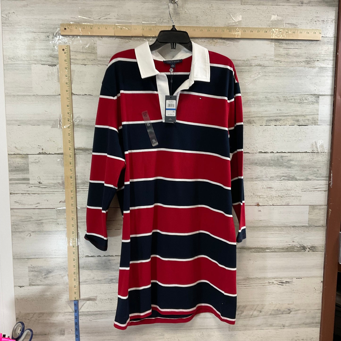 Dress Casual Short By Tommy Hilfiger In Blue & Red & White, Size: Xl