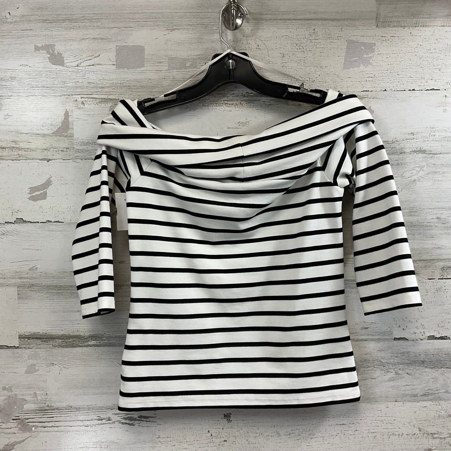 Top Short Sleeve By Anthropologie In Black, Size: Xs