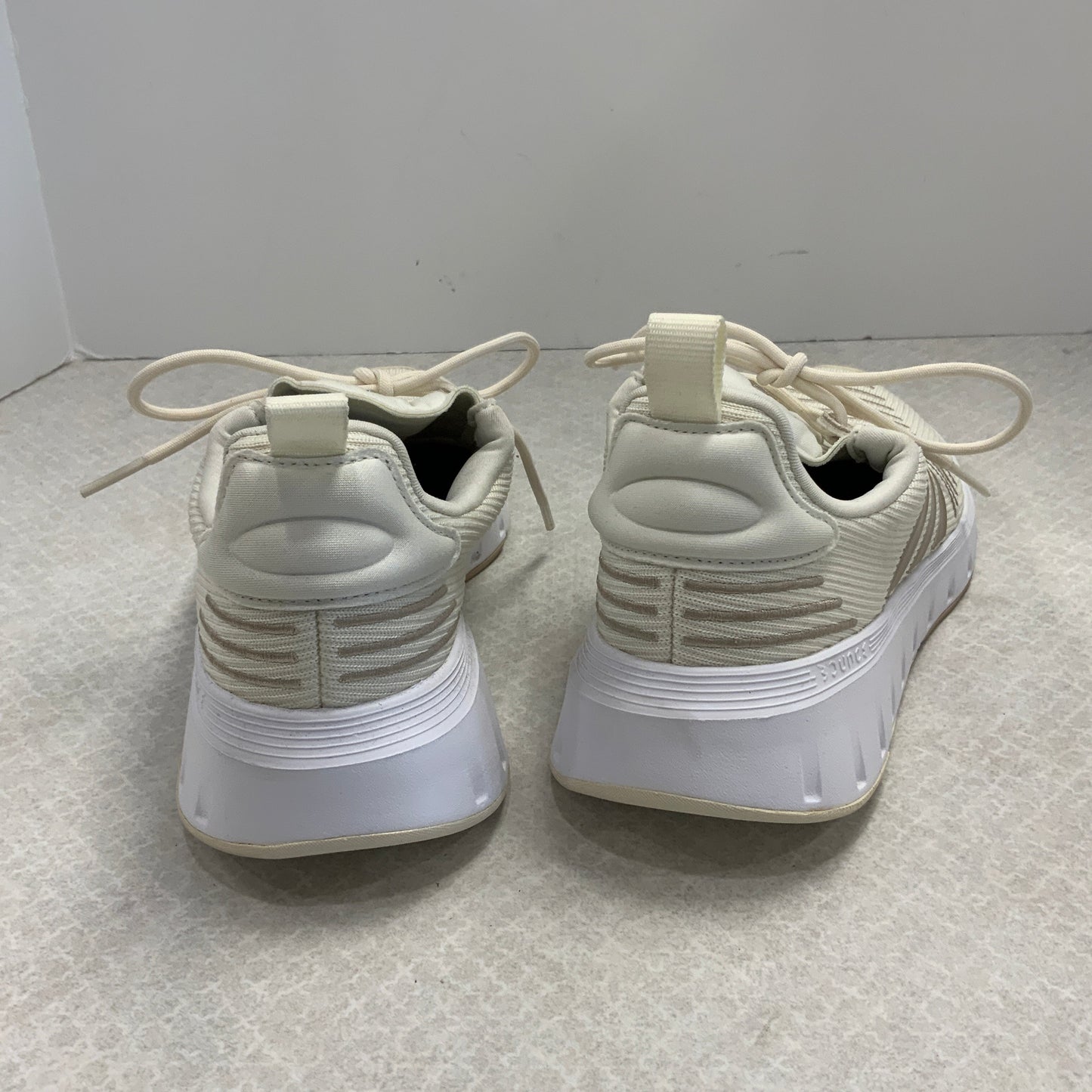 Shoes Athletic By Adidas In Cream, Size: 7.5