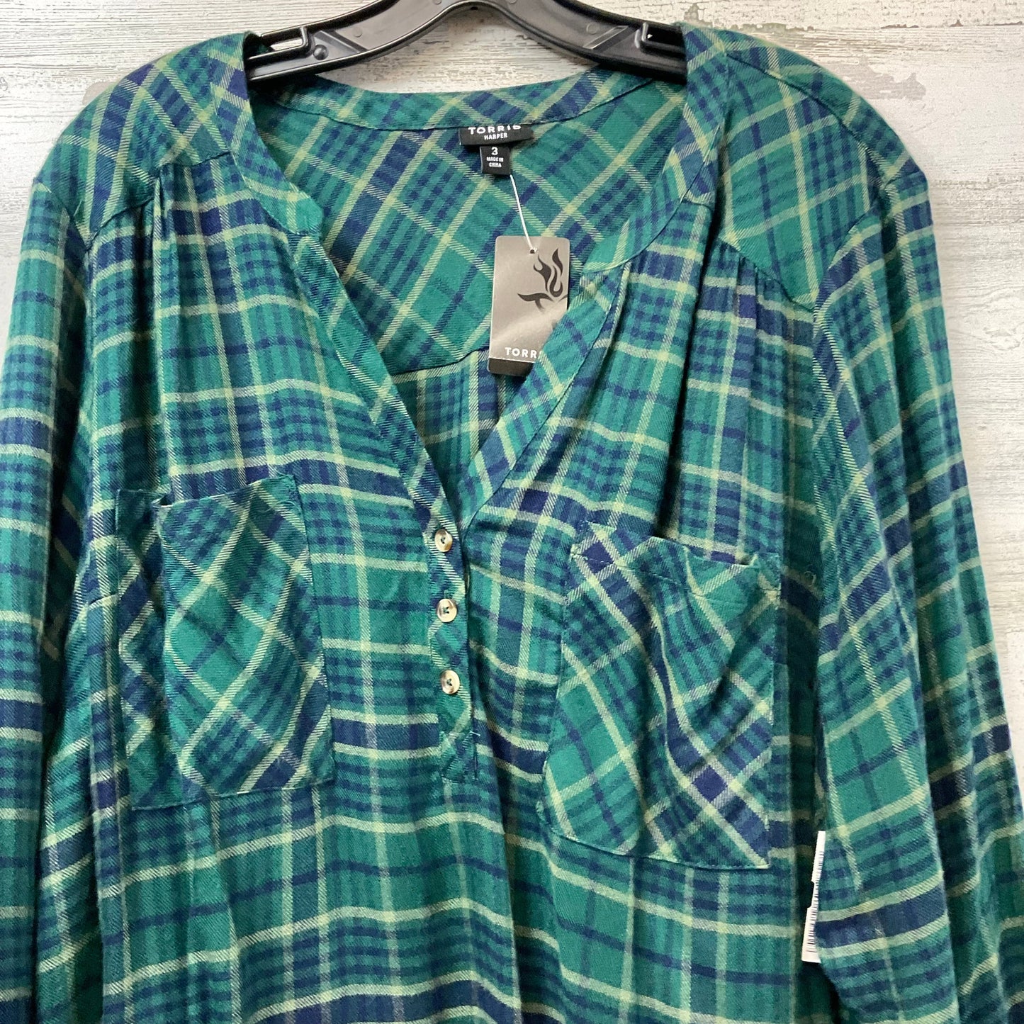 Top Long Sleeve By Torrid In Green, Size: 3x