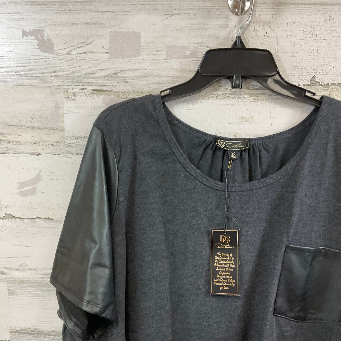 Top Short Sleeve By Diane Gilman In Black, Size: 3x