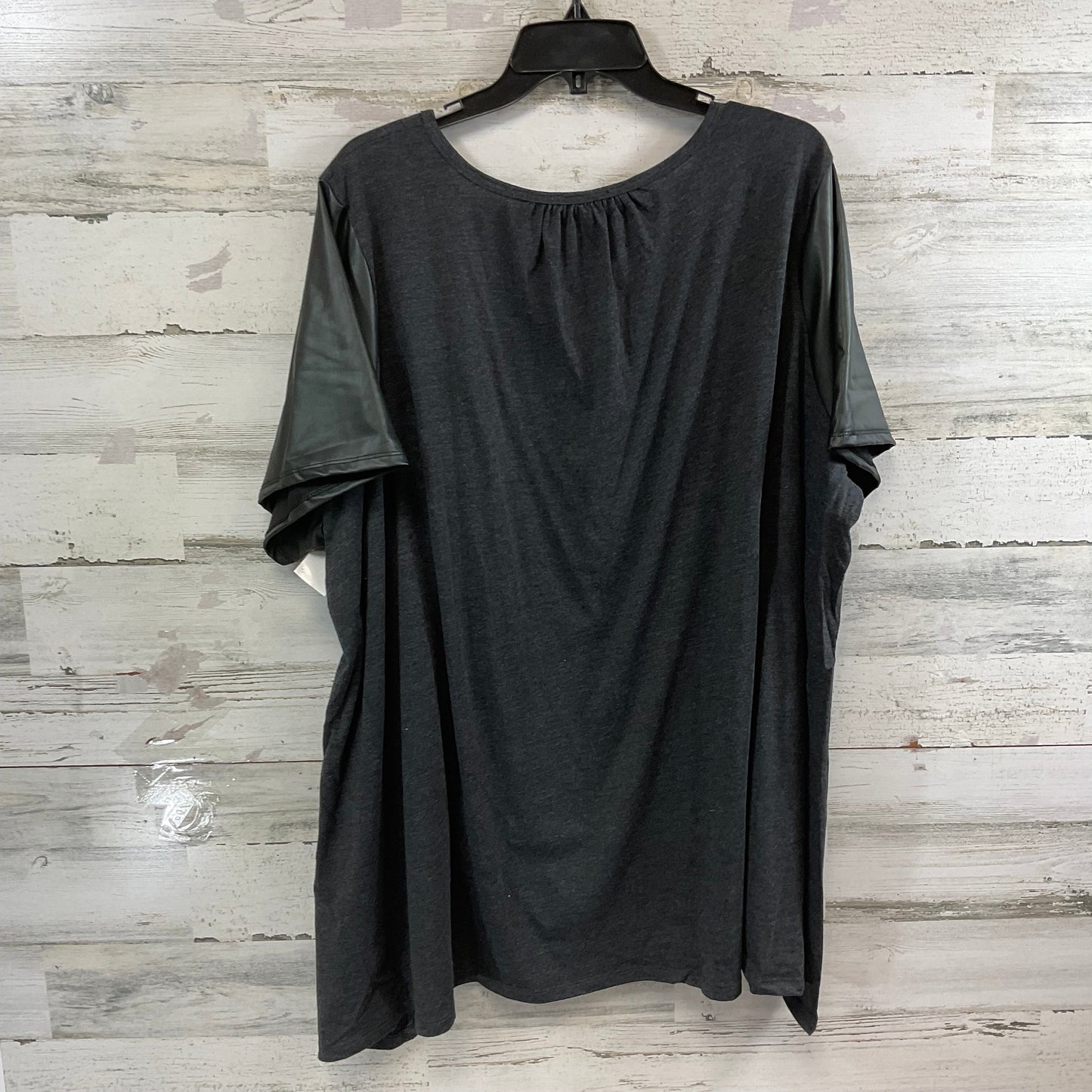 Top Short Sleeve By Diane Gilman In Black, Size: 3x