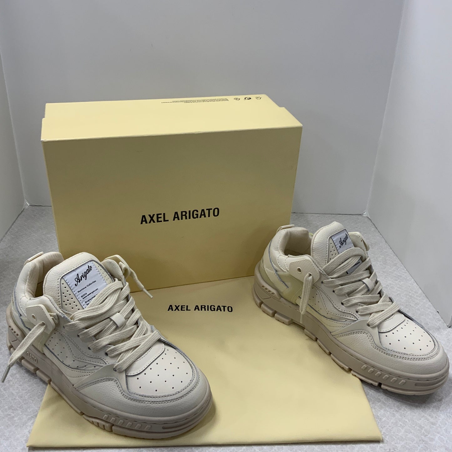 Shoes Sneakers By arigato In Cream, Size: 6.5