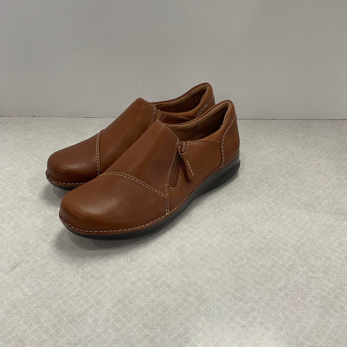 Shoes Flats By Clarks In Brown, Size: 6.5