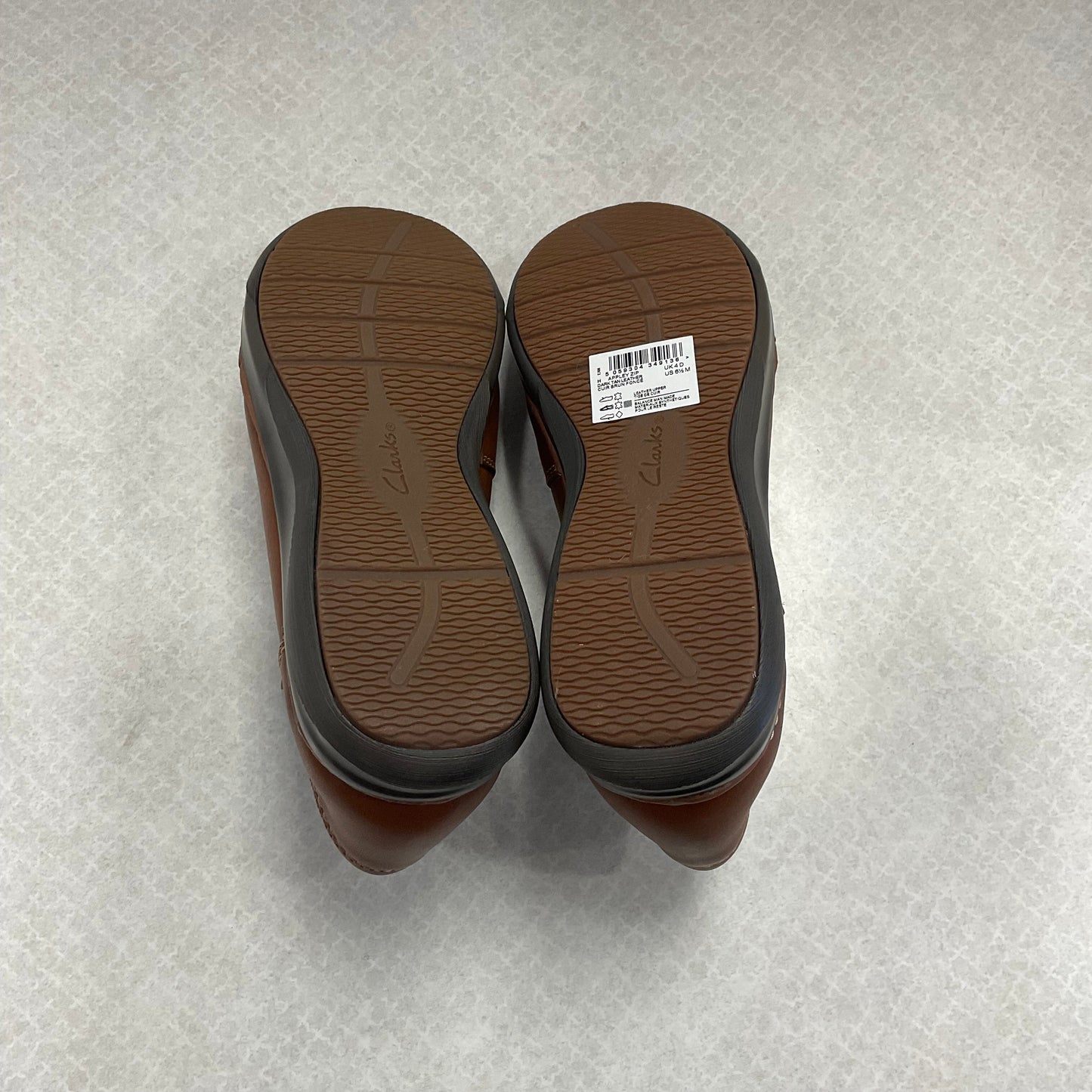 Shoes Flats By Clarks In Brown, Size: 6.5